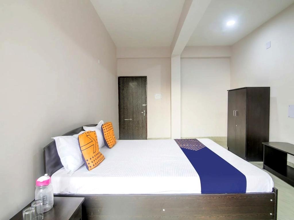 Raison Hotel room