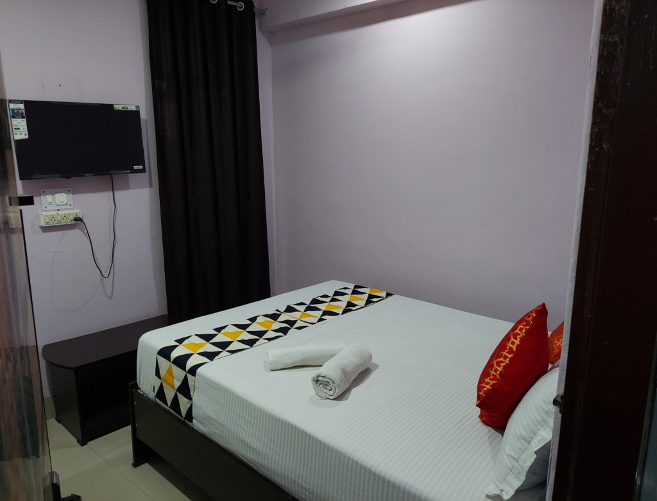 Raison Hotel Standard Non-AC room